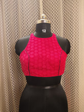 Pink black hakoba sleeveless blouse