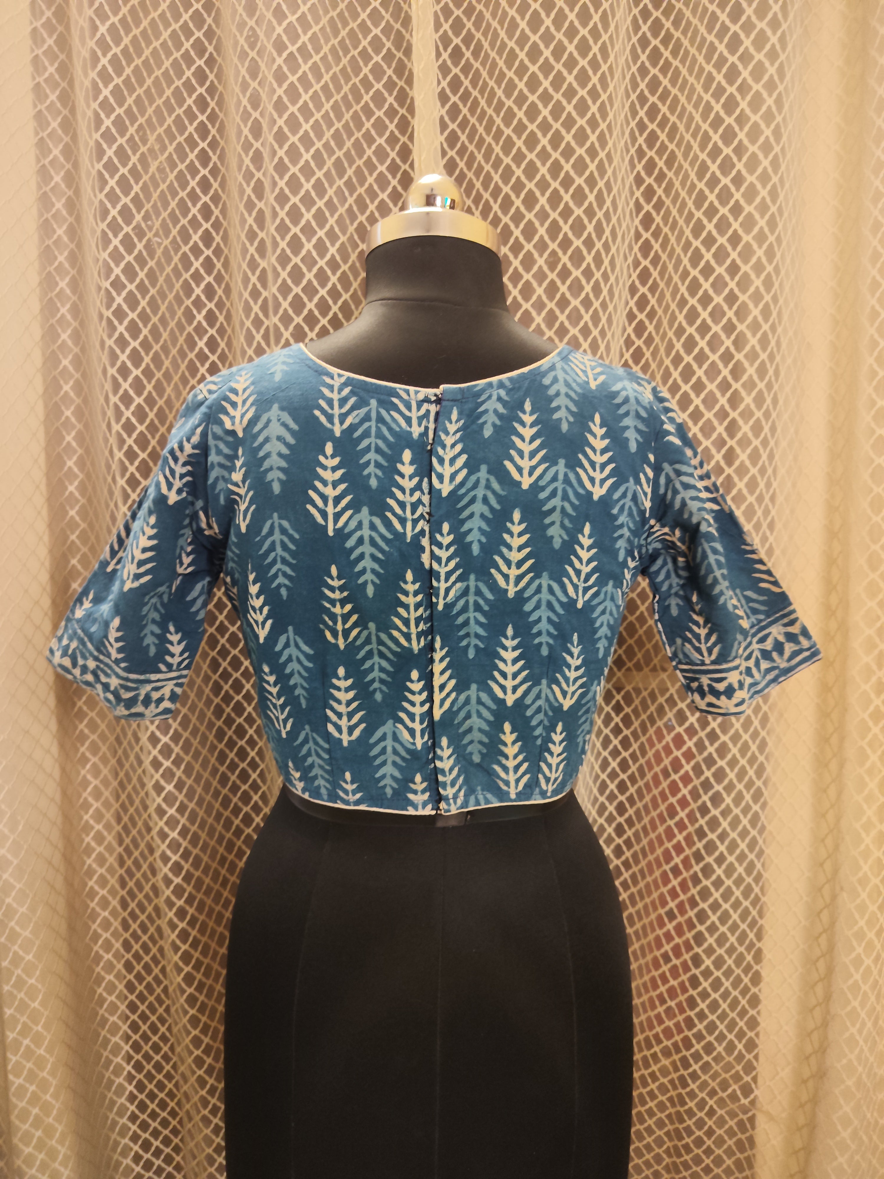 Cotton indigo blouse with sleeves