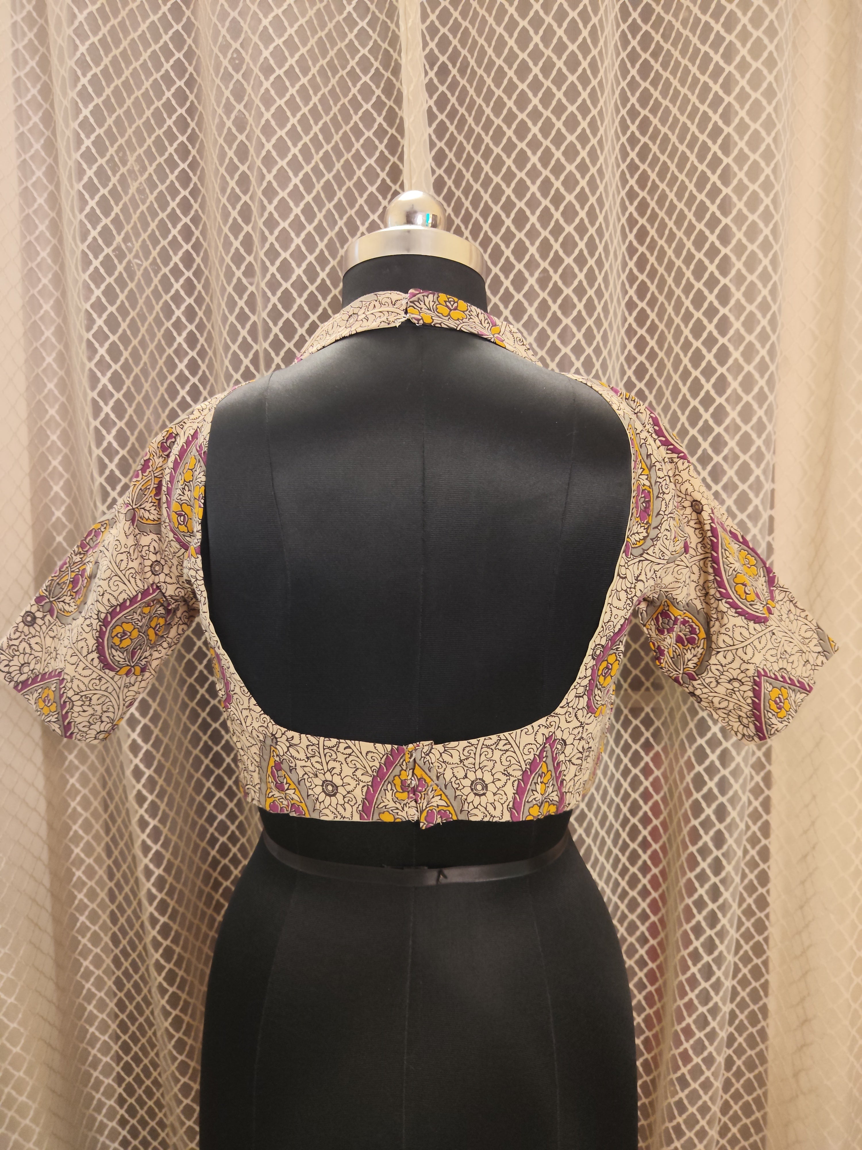 Printed backless cotton with sleeves