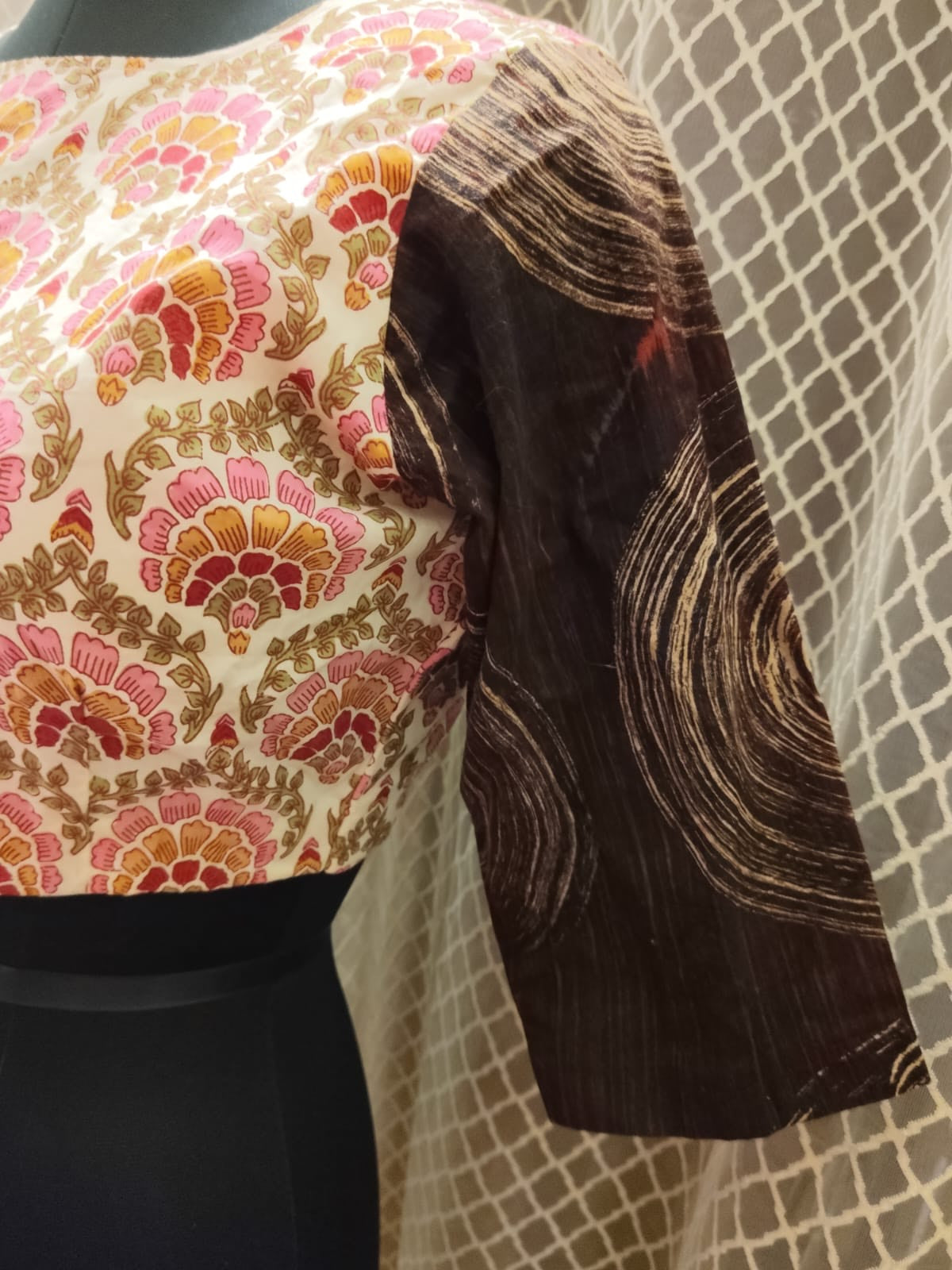 "J " Blouse in brown and pink