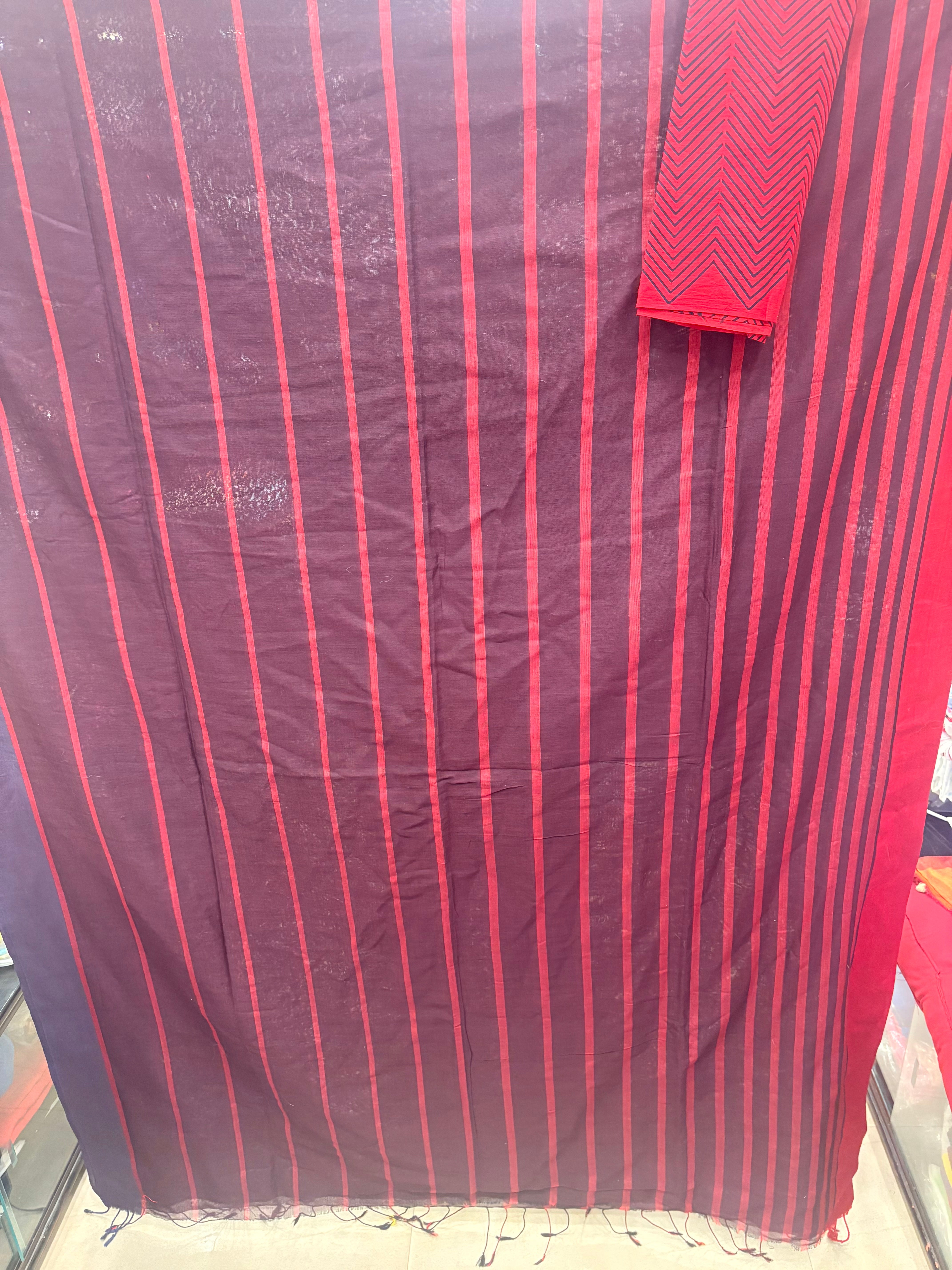 Black-red dual tone handloom cotton saree with red and grey borders + extra blouse piece