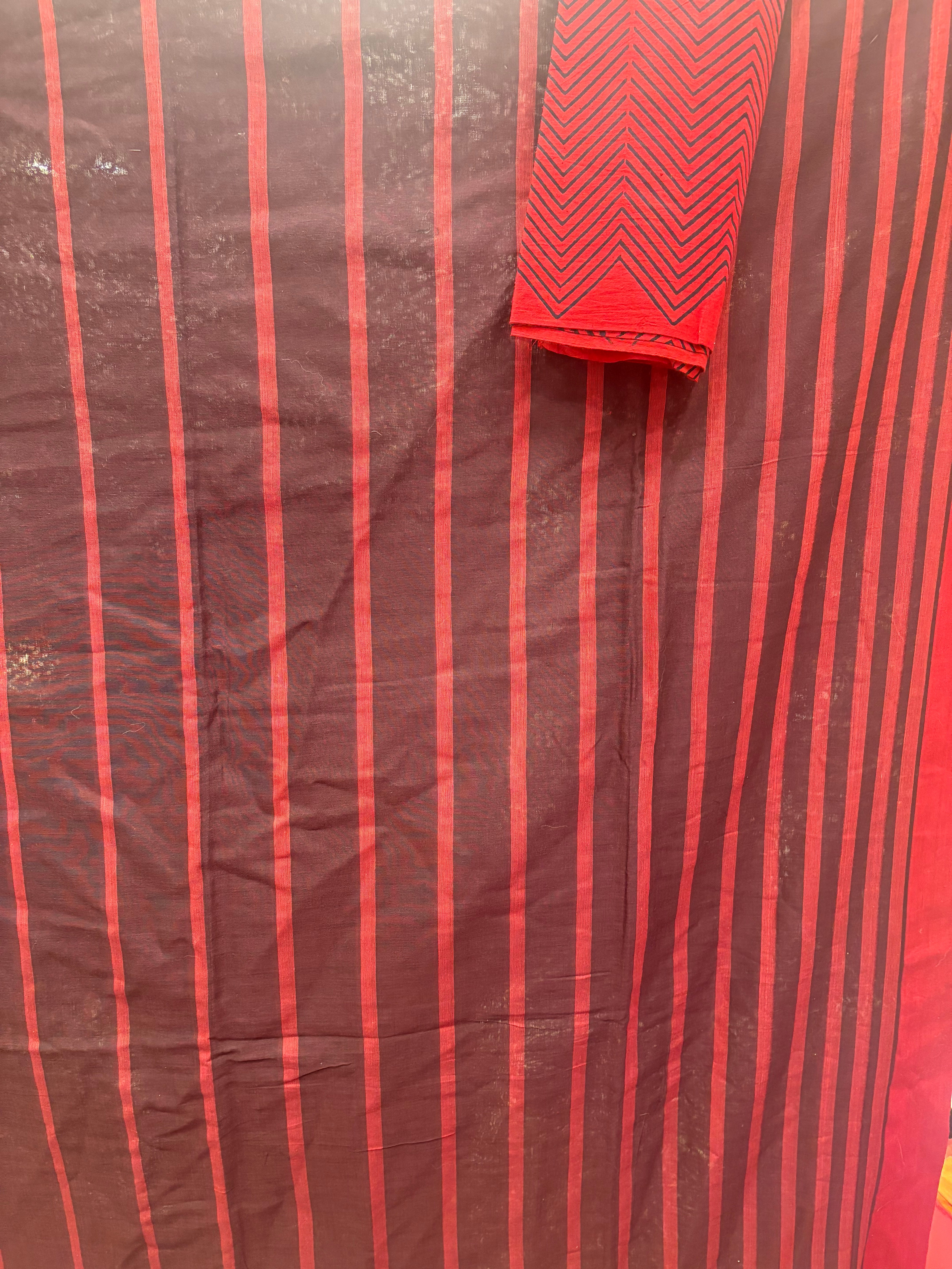 Black-red dual tone handloom cotton saree with red and grey borders + extra blouse piece