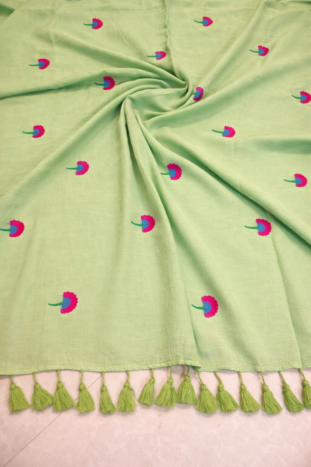 Mul saree with floral machine embroidery
